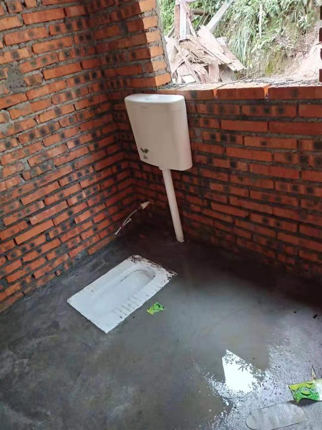 杨柳村改建农村户用厕所施工现场